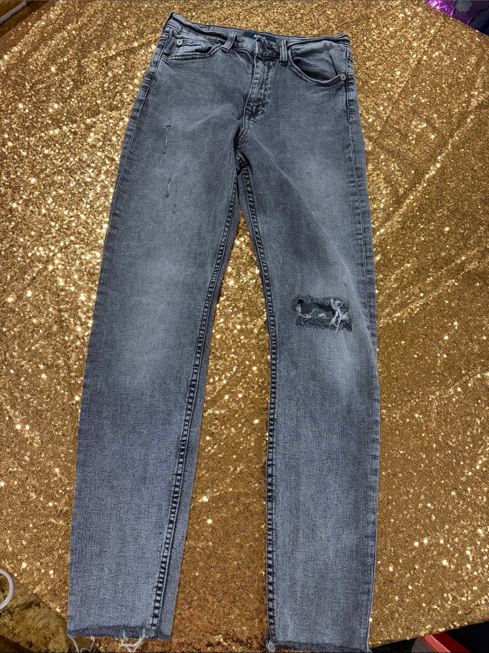 High-Rise Skinny Jeans in Faded Gray with Distressed Knee